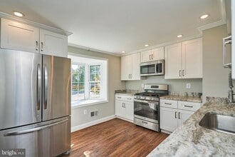 8076 St Annes Ct in Alexandria, VA - Building Photo - Building Photo