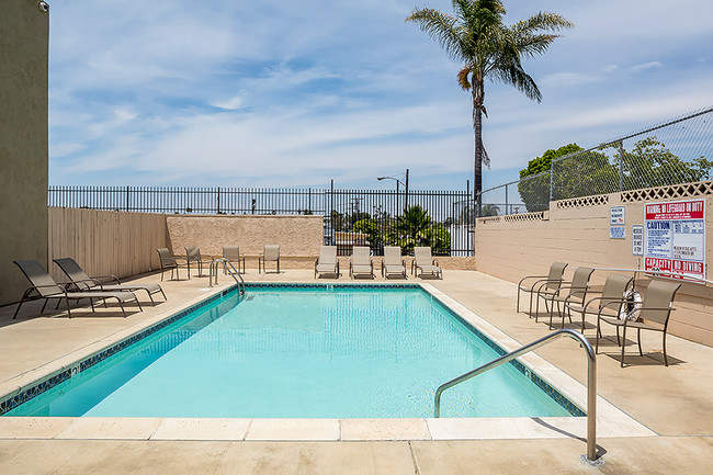 Vista Terrace Apartments in Vista, CA - Building Photo - Building Photo