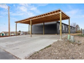 1209 Carlyle St in Klamath Falls, OR - Building Photo - Building Photo