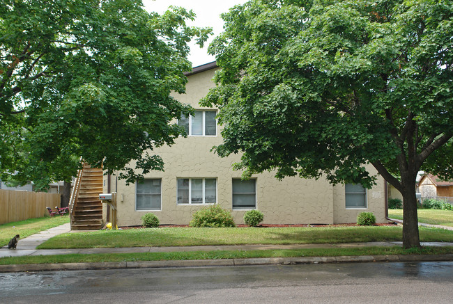 220 1st Ave S in South St. Paul, MN - Foto de edificio - Building Photo