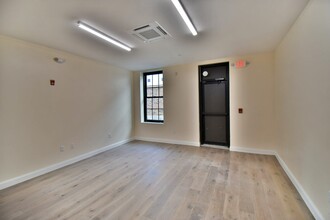 805 Main St in Fitchburg, MA - Building Photo - Interior Photo