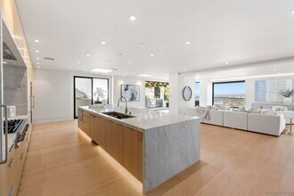 2082 Via Casa Alta in San Diego, CA - Building Photo - Building Photo