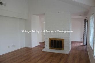 1619 Venetian Dr in Stockton, CA - Foto de edificio - Building Photo