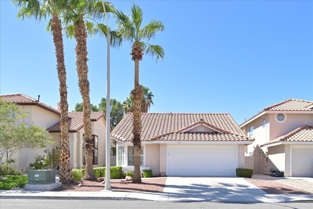 313 Montcliff Ave in Henderson, NV - Building Photo