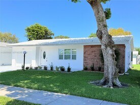 8581 NW 17th St in Plantation, FL - Building Photo