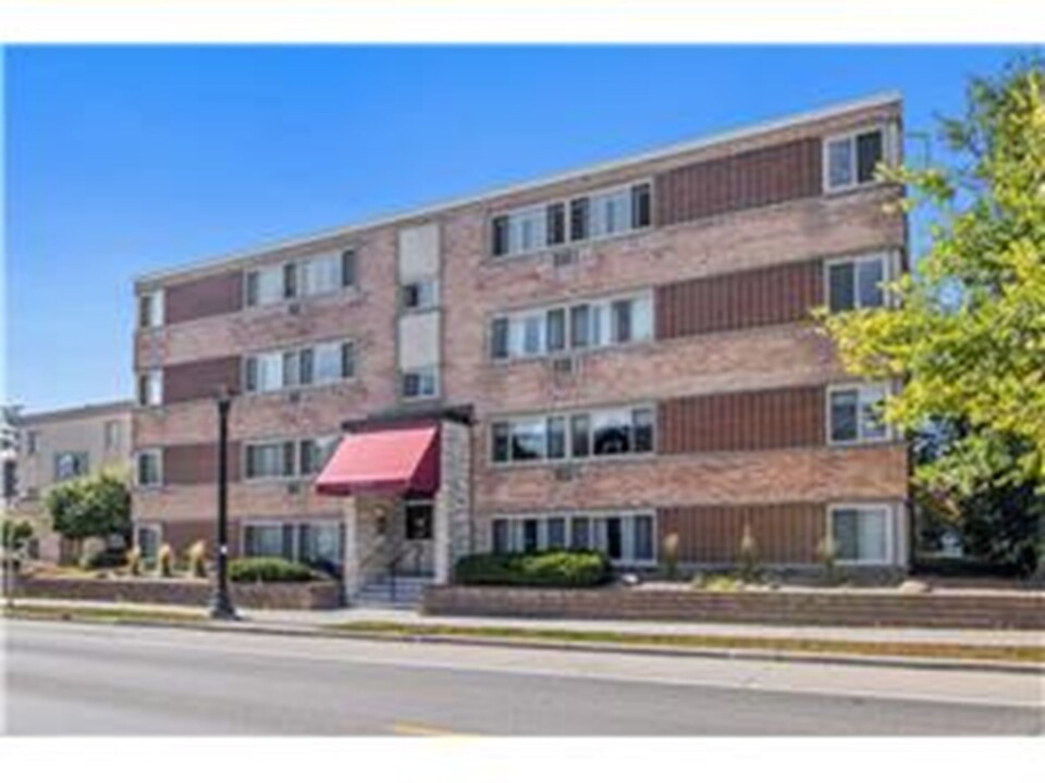 3120 Hennepin Ave, Unit 301 in Minneapolis, MN - Building Photo