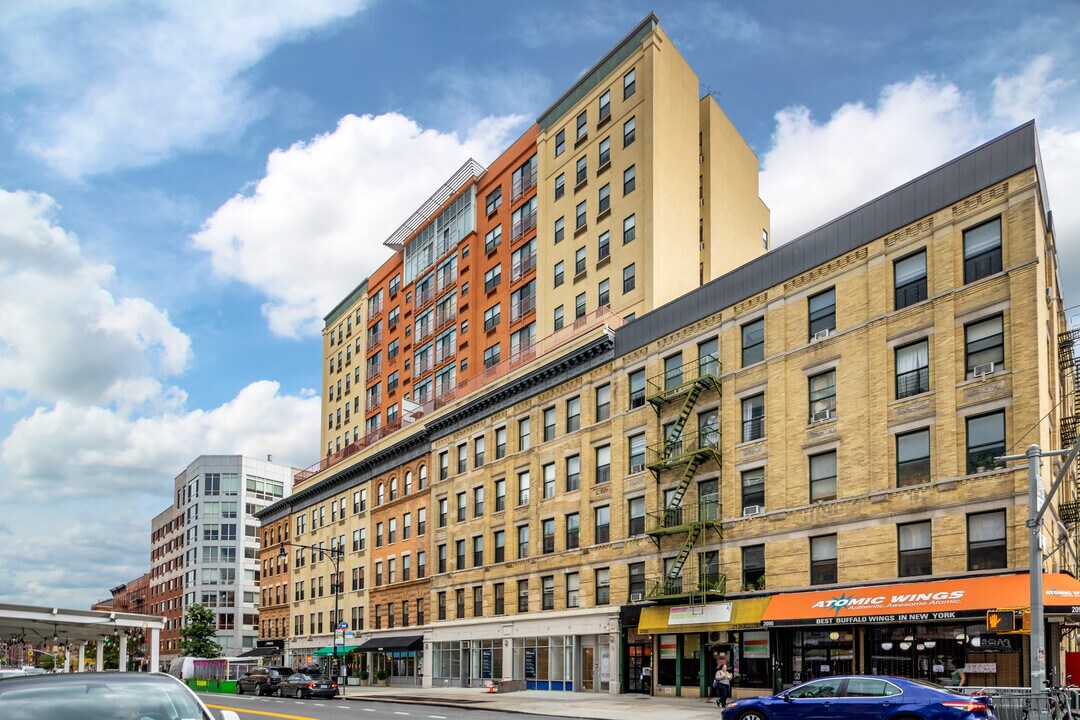 Gateway Condominium in New York, NY - Building Photo