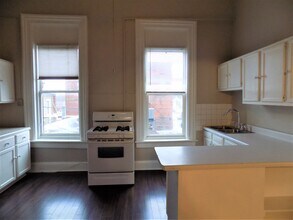 56 E Burlington Ave in Fairfield, IA - Building Photo - Building Photo