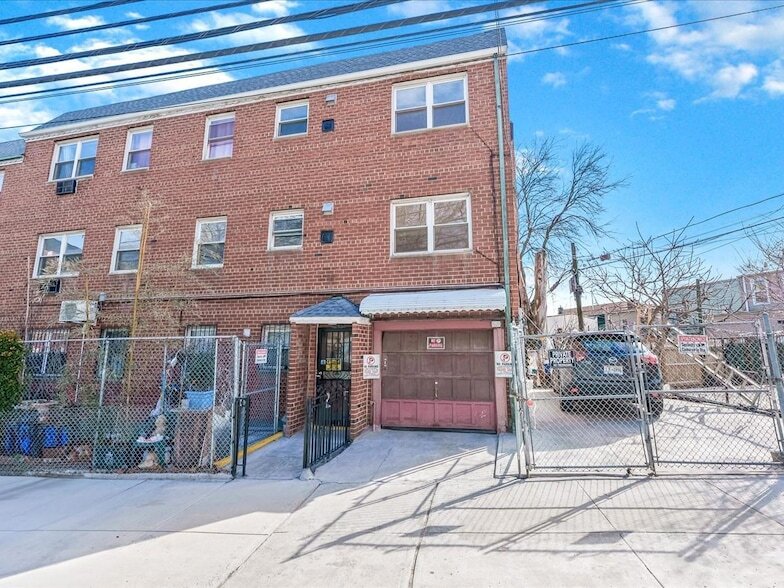 40-11 56th St, Unit 2 FL in Queens, NY - Building Photo