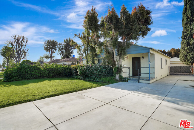 12630 Martha St in Los Angeles, CA - Building Photo - Building Photo