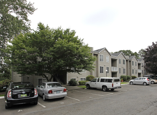 Hunnington House Apartments in Beaverton, OR - Building Photo - Building Photo