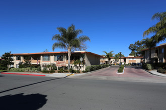 The Brentwood in San Diego, CA - Foto de edificio - Building Photo