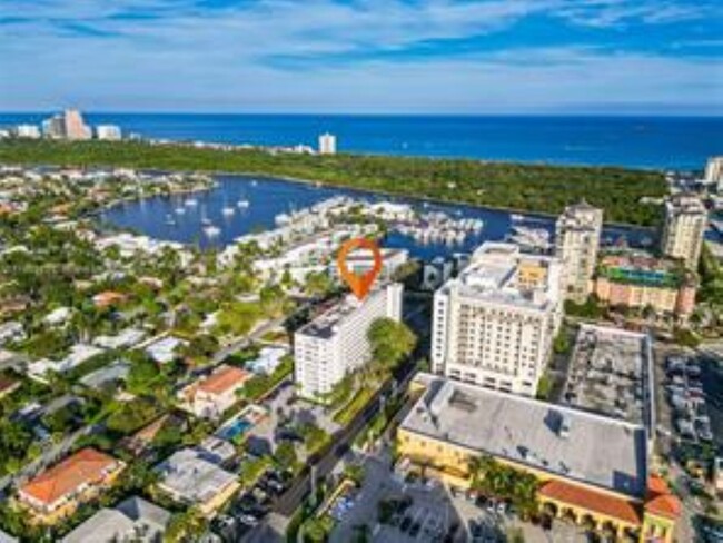 2555 NE 11th St, Unit 207 in Fort Lauderdale, FL - Foto de edificio - Building Photo
