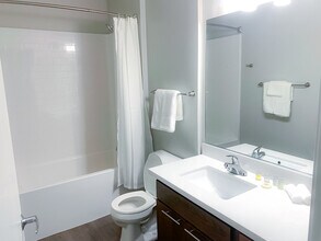 1400 E Walnut St in Des Moines, IA - Building Photo - Building Photo