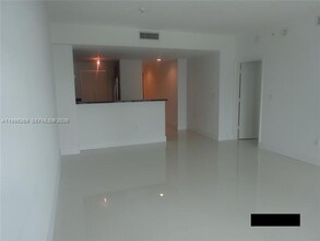 44 Biscayne Blvd in Miami, FL - Building Photo - Building Photo