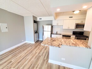 8141 W 84th Pl in Justice, IL - Foto de edificio - Building Photo