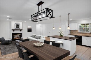 9 Ambrose Ln in Holmdel, NJ - Building Photo