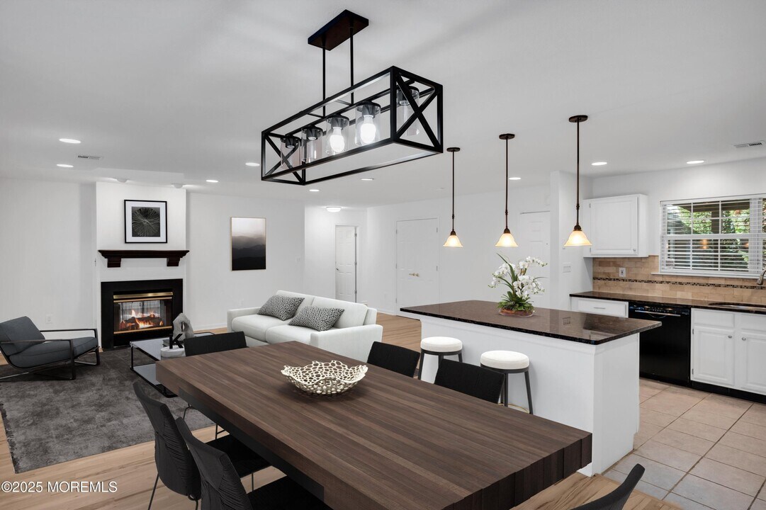 9 Ambrose Ln in Holmdel, NJ - Building Photo