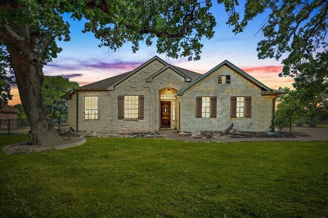 577 Shelf Rock Rd in Driftwood, TX - Building Photo - Building Photo