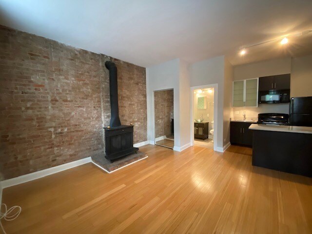 2214 N Clark St-Unit -204 in Chicago, IL - Building Photo