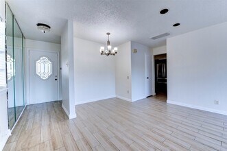 2137 Casa Rio Cir in Dickinson, TX - Building Photo - Building Photo