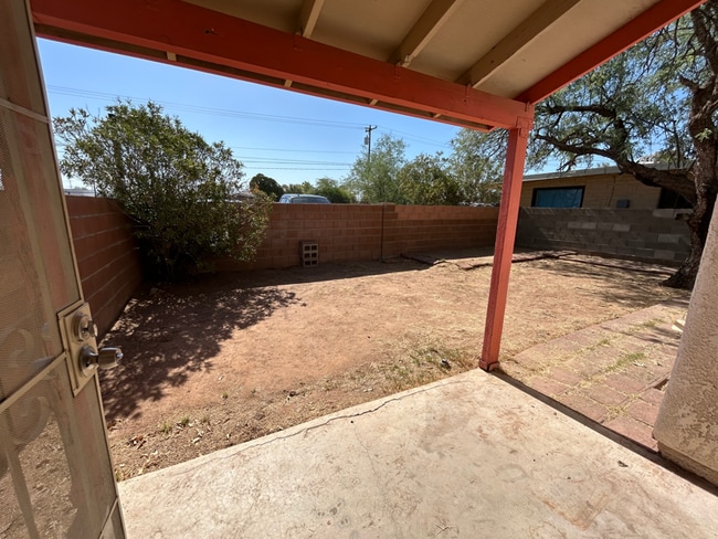 2325 N Dodge Blvd in Tucson, AZ - Building Photo - Building Photo