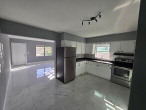 1021 SW 32nd Ct in Fort Lauderdale, FL - Building Photo - Building Photo