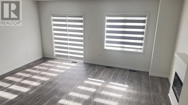 16 Seahorse Cmn in Cambridge, ON - Building Photo - Building Photo