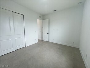 1302 NW 13th Terrace in Cape Coral, FL - Foto de edificio - Building Photo