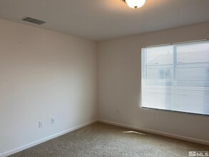 525 Autumn Breeze Cir in Reno, NV - Building Photo - Building Photo