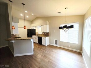 925 Chaps Cir in Henderson, NV - Foto de edificio - Building Photo