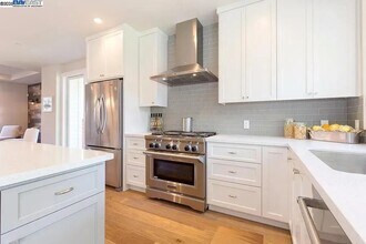 764 Hillcrest Dr in Redwood City, CA - Foto de edificio - Building Photo