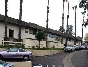 La Mesa Racquet & Swim Club in La Mesa, CA - Foto de edificio - Building Photo