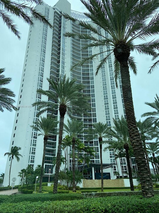 18911 Collins Ave in Sunny Isles Beach, FL - Building Photo