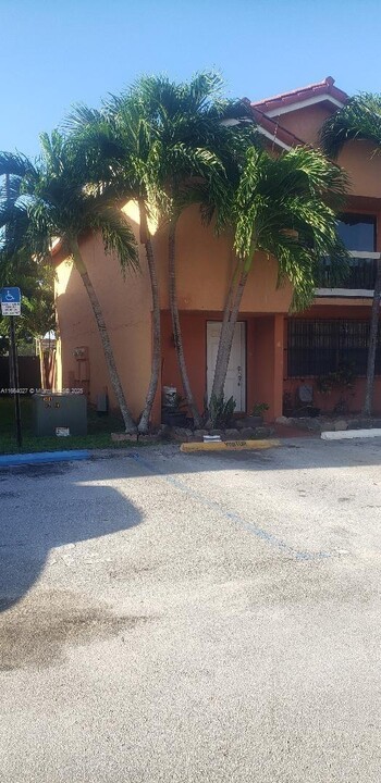 520 NW 109th Ave in Miami, FL - Building Photo