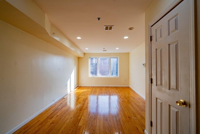 540 29th St, Unit 3rd Floor in Union City, NJ - Building Photo - Building Photo