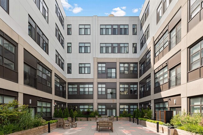 136 Oakland Ave in Jersey City, NJ - Building Photo - Building Photo