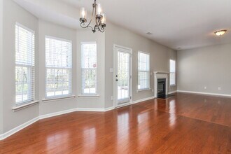 1547 Cairo Way in Fuquay Varina, NC - Foto de edificio - Building Photo