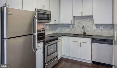 201 S 25th St in Philadelphia, PA - Building Photo - Building Photo