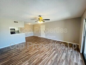 1819 Babcock Rd in San Antonio, TX - Building Photo - Building Photo