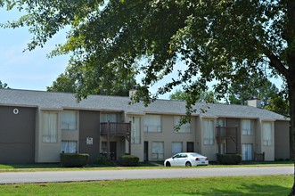 Monarch Creek in Tupelo, MS - Foto de edificio - Building Photo