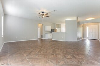 5300 Newcastle St in North Port, FL - Foto de edificio - Building Photo