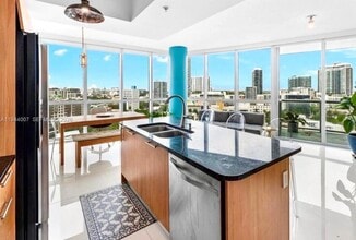 480 NE 30th St, Unit 1607 in Miami, FL - Building Photo - Building Photo