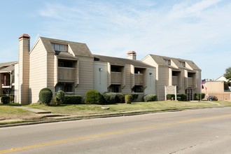 Santa Barbara Apartments in Houston, TX - Building Photo - Building Photo