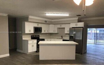 4882 Pine Cone Ln in West Palm Beach, FL - Building Photo - Building Photo