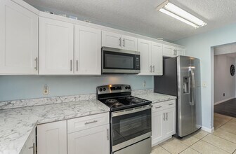 3118 Manor Dr NE in Palm Bay, FL - Building Photo - Building Photo