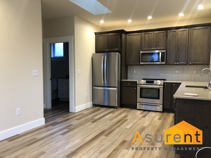 241 7th St in Ashland, OR - Building Photo