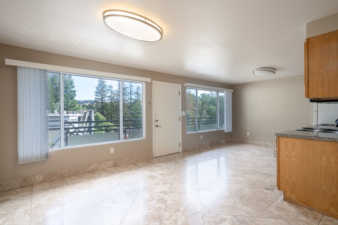 Lafayette Commons in Lafayette, CA - Building Photo