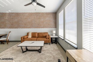 8511 Myslak Wy, Unit 8512-109 in Pensacola, FL - Building Photo