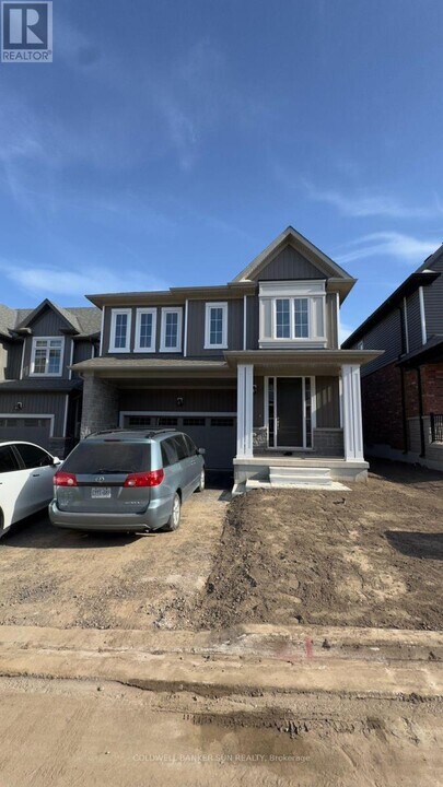 133 Sanders Rd in Erin, ON - Building Photo